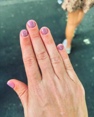 Stella Creasy Instagram - Pit stop for final leaflet ready delivering nails from the legends at @e17nails - supersmart and super strong for the job to come! 💅