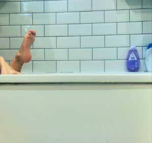 Stella Creasy Instagram - There were definitely two children in that bath - but many, many, many more limbs it seemed….

#parenting #bathtime