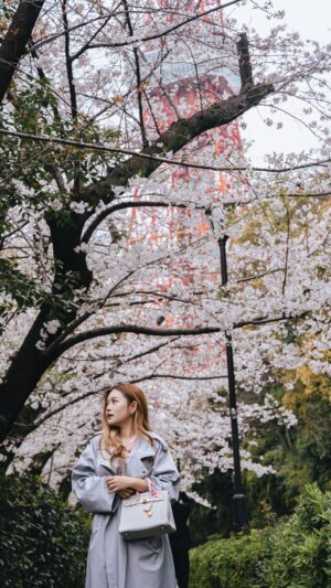 Stella Lee Instagram - Buat yang dari kemarin nanyain mulu “Ci, spill coatnya!!” Nih kali ini aku spill semuanya di sini 😘

Kali ini untuk musim semi ada 4 coat baru yang cantik cantik. Warnanya pastel pink, pastel blue, dan white. Semua coat coat ini dari @roxyofficially dan udah bertahun2 aku beli coat dari mereka. Ga cuman untuk spring, but also for autumn and winter coats including winter accessories and long john juga 😍❄️