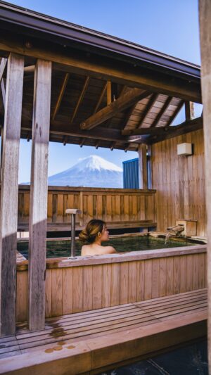 Stella Lee Instagram - Mount Fuji and Onsen, how can life be better than this? 🤭

This outdoor onsen is a part of @ogawaso_official Ryokan in Fujinomiya city, Shizuoka ✨