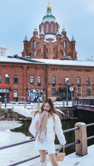 Stella Lee Instagram - Mahal amat mau cantik. Brb jadi ani ani 💵💵💵

Operasinya di korea ya btw di @indonesia_banobagi @myvenus.io