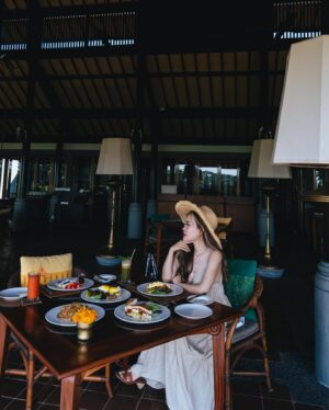 Stella Lee Instagram - Chasing serenity in the middle of paddy view at @tanahgajahubud 

1. Spa with paddy view
2 & 3. My private pool at the villa
4 & 5. Dining at Tempayan Restaurant
6. Afternoon tea at the lounge
7. Picnic afternoon tea
8. Hot Balloon Air ride
9. Kecak Performance at the estate
10. Romantic paddy dinner