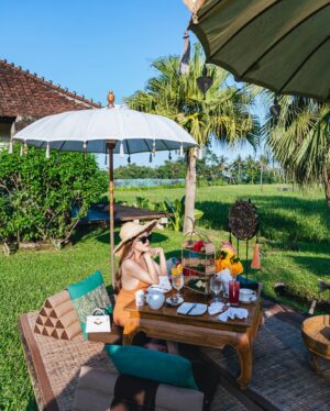 Stella Lee Instagram - Chasing serenity in the middle of paddy view at @tanahgajahubud 

1. Spa with paddy view
2 & 3. My private pool at the villa
4 & 5. Dining at Tempayan Restaurant
6. Afternoon tea at the lounge
7. Picnic afternoon tea
8. Hot Balloon Air ride
9. Kecak Performance at the estate
10. Romantic paddy dinner