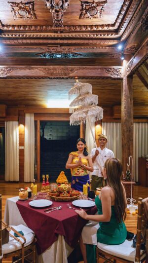Stella Lee Instagram - I’ve always wondered what the Balinese royalty ate back in the day and it’s like a dream come true with this Balinese Royal Dinner experience at @kamandalu ✨ I truly felt like a Balinese princess for a night

The process includes Balinese ritual to cleanse both spirit and physical before we enter Balinese Joglo house. The 4 courses dinner of Balinese food is delightful and the main course is called Megibung. It is a set of Balinese herb rice with the abundance of vegetables, fish, and meat 💖

I do believe Indonesia should not forget their culture and tradition because we have such a strong and rich history ✨ Experiencing this makes me appreciate how beautiful our country is and how diverse the meals are ✅ Would you like to try this royal experience too? Share this to your friend for unique dining experience next time youre in Bali 🇮🇩