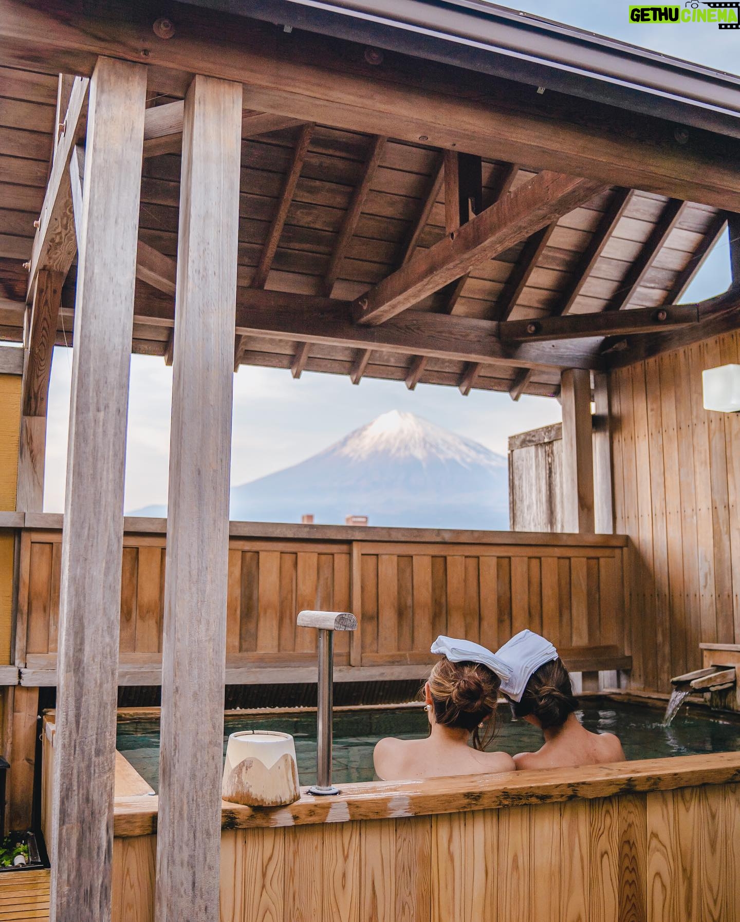 Stella Lee Instagram - UPDATE FOR JAPAN TRAVEL GUIDE!!! 🎉🎉🎉 Sekarang ada 2 bahasa khusus untuk Japan Travel Guide loh. Ratusan page mengenai jepang, dari segala budget, segala season, sampai setiap bulan harus ngapain aja sekarang ada dalam Bahasa Indonesia maupun Bahasa Inggris di www.stellartravelguide.com 🇯🇵🇯🇵🇯🇵