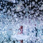 Stella Lee Instagram - Team Lab just recently opened a new exhibition at AZABUDAI HILLS, named Team Lab Borderless, which is enough reason to visit Tokyo this year 🗼 The museum itself consists of a lot of interactive rooms but I love that they bring back the famous Bubble Universe room as shown on the video. The ticket is only 3800 yen per adult and 1500 yen per kid (4-12 years old), and as for kids under 3 it is free 😆✨ Tag someone who you want to be here with 💖