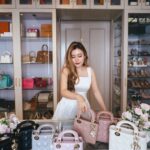 Stella Lee Instagram – I do this with all of my fashion items. From dress, shoes, to bags. If you like a certain style, buy it in ALL colors. Even better if you have a pair, just in case 🤭

No aku engga jualan yaaa.. Ga terima jastip barang branded juga. Cuman kalau pada mau belanja branded yg authentic, ke kenalanku aja ya di @snowcelineluxuries @snowceline_luxuries 👌🏻 ✨