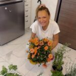 Stella Mizeraki Instagram - Happy Mother’s Day ❤️ P.s Είμαι λίγο ξανθιά και αντί να πω σε κάποιον να μας βγάλει μαζί με την Μαμα μου, βγάλαμε η μια την άλλη 😅
