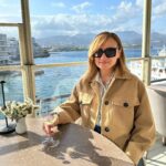 Stella Mizeraki Instagram - Happy Mother’s Day ❤️ P.s Είμαι λίγο ξανθιά και αντί να πω σε κάποιον να μας βγάλει μαζί με την Μαμα μου, βγάλαμε η μια την άλλη 😅