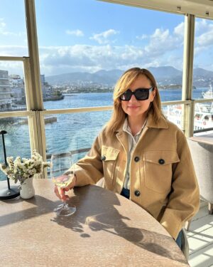 Stella Mizeraki Instagram - Happy Mother’s Day ❤️
P.s Είμαι λίγο ξανθιά και αντί να πω σε κάποιον να μας βγάλει μαζί με την Μαμα μου, βγάλαμε η μια την άλλη 😅