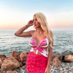Stella Mizeraki Instagram - Sunset lover over and over again ☀️ Outfit: @stellamizerakicollection 💗