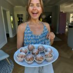 Stephania Potalivo Instagram - Et sjældent syn 😳 JEG HAR BAGT! (På en meget simpelt måde vil nogen måske mene) Du kan nu sammen med dine @hellofreshdanmark måltidskasser bestille dessert med, som smager så overdrevet lækkert 😋 Hvis du er ny kunde og bestiller inden d.27 maj for du en gratis dessert med resten af livet 💚 Brug min kode STEPHANIA1299 og spar op til 1,299 DKK på dine 5 første måltidskasser.