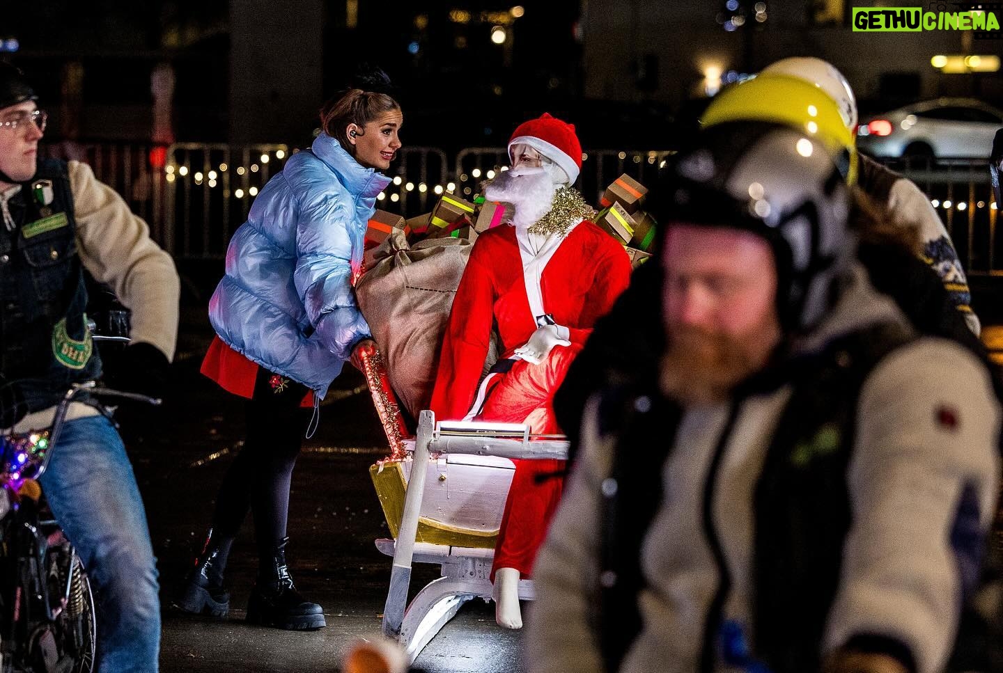 Stephania Potalivo Instagram - Tak for det dejligste Alle mod 1 juleshow igår 🧑🏼🎄🤶🏽🎄⛄️ Vi håber i har lyst til at se med på fredag d.22 dec. ❤️ 📸- @lagoni