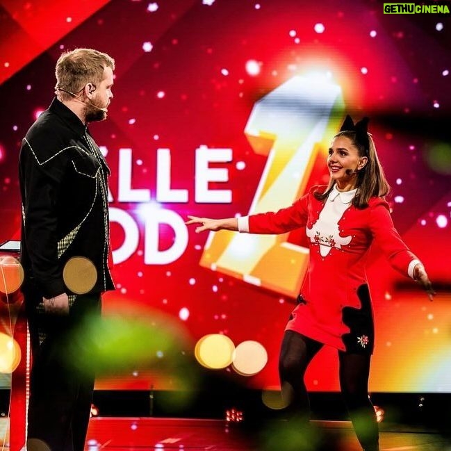 Stephania Potalivo Instagram - Tak for det dejligste Alle mod 1 juleshow igår 🧑🏼🎄🤶🏽🎄⛄️ Vi håber i har lyst til at se med på fredag d.22 dec. ❤️ 📸- @lagoni