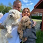 Stephania Potalivo Instagram - Idag gæstede to meget store personligheder Alle mod 1 🧡 Glæd jer til at se deres talenter til efteråret 🐶🐶