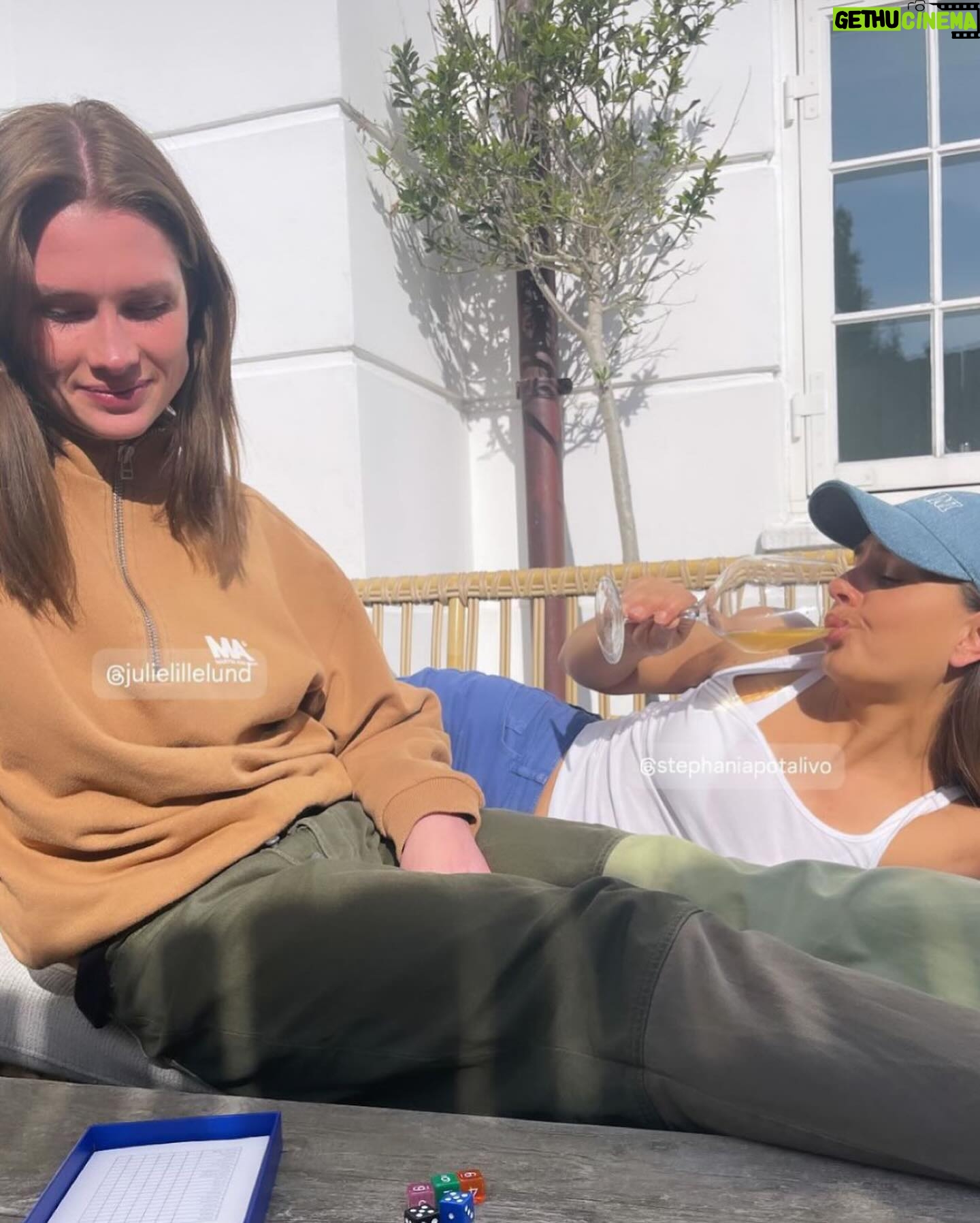 Stephania Potalivo Instagram - Lidt blandet fra 🧻☀️
