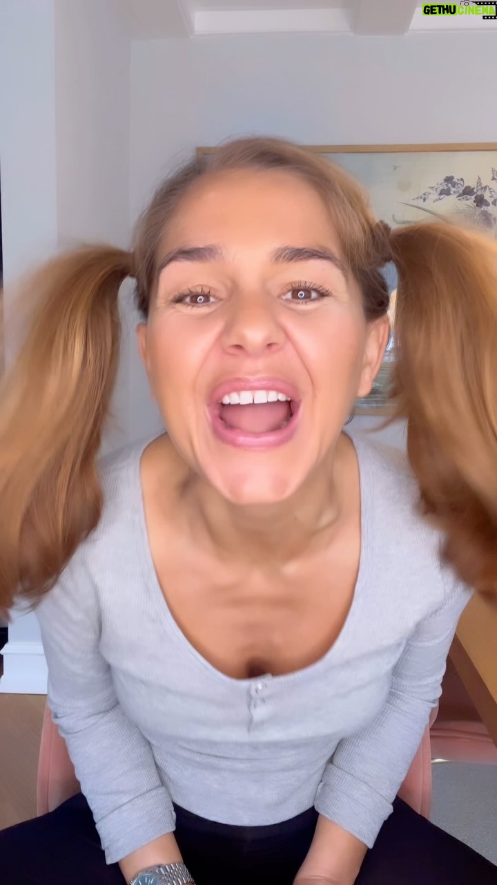 Stephania Potalivo Instagram - Hvem siger børneværter behøver at være irriterende!!!??