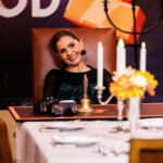 Stephania Potalivo Instagram - Glimmer tøj og kedeldragt! Ægte “Alle mod 1” kombination 🧡 Tak for det fedeste Nytårsshow i går 🎉 Håber i vil se med d.30.12 👏🏽