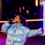 Stephania Potalivo Instagram - Glimmer tøj og kedeldragt! Ægte “Alle mod 1” kombination 🧡 Tak for det fedeste Nytårsshow i går 🎉 Håber i vil se med d.30.12 👏🏽