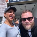 Stephania Potalivo Instagram - Tak for 4 dage i Nordjylland med verdens bedste “Alle mod 1 familie” 🧡 Glæder mig til man kan se hvad vi laver, til vores Live shows i efteråret 👏🏽