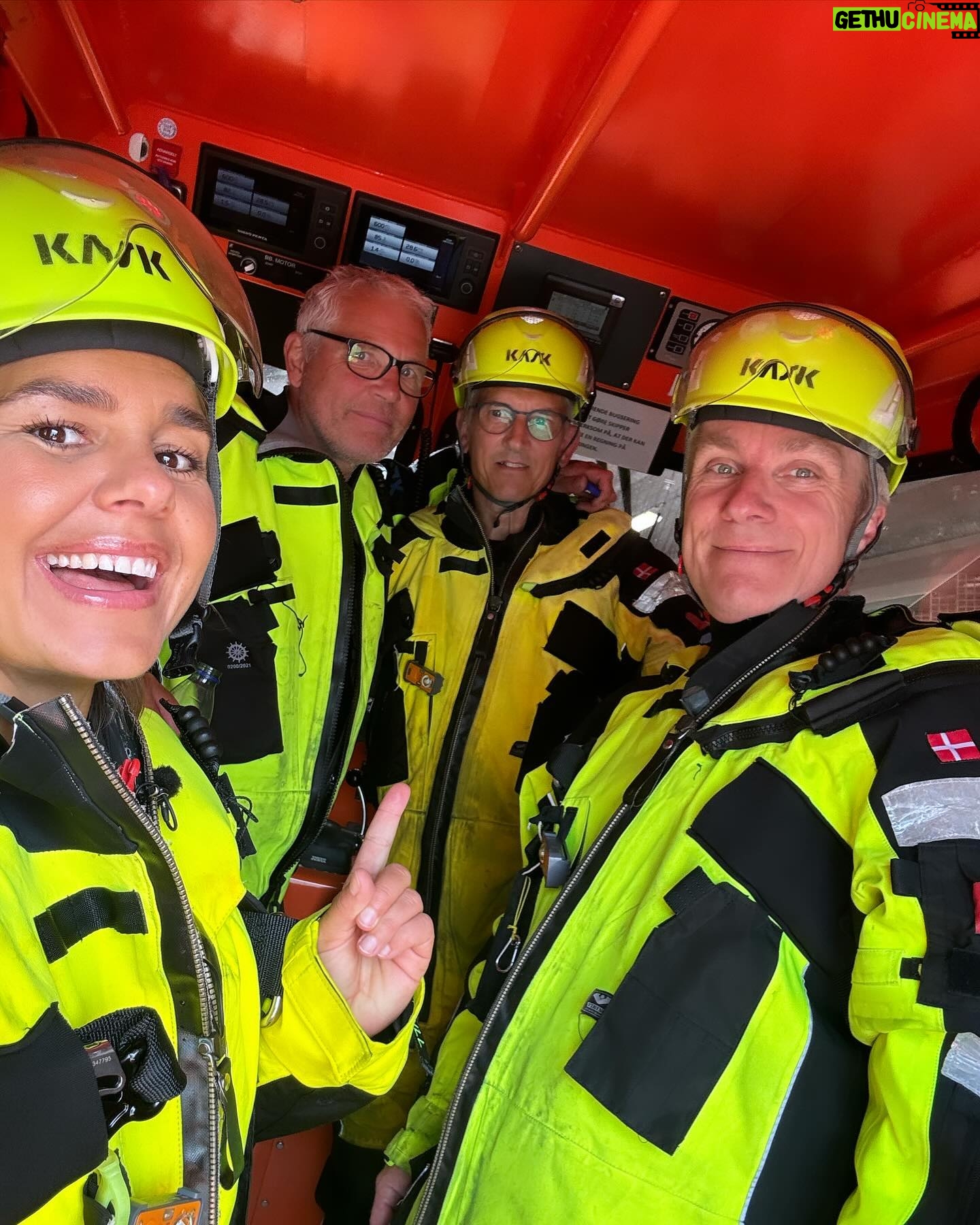 Stephania Potalivo Instagram - Tak for 4 dage i Nordjylland med verdens bedste “Alle mod 1 familie” 🧡 Glæder mig til man kan se hvad vi laver, til vores Live shows i efteråret 👏🏽