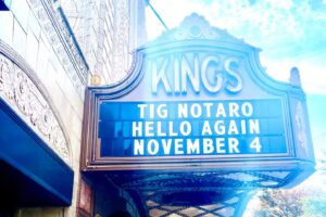 Stephanie Allynne Instagram - see you all tonight at the Kings theater in Brooklyn for the filming of Tig’s next special ⚡️I’ll be directing this extravaganza and Tig sent me these beautiful flowers with some kind words of encouragement.  @therealfluffnotaro same advice to you.