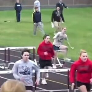 Stephanie Allynne Instagram - I’m inspired 🙌 note: I’m all for quitting and not a fan of pushing yourself in a direction that’s not in alignment with your desires. That said, it appears she’s on the team so to keep getting up and keep trying and keep going at something that interests you is fucking great.