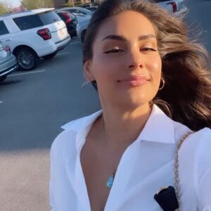 Actress Stephanie Despain HD Instagram Photos and Wallpapers June 2023