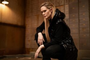 Stephanie March Instagram - SEASON FINALE OF NAOMI! Watch us blow it OUT #Akira #DoNotBelieveEverythingYouThink (stream on @thecw app)