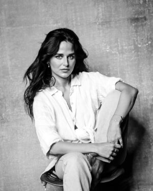 Stephanie Nur Instagram - Let everything happen to you
Beauty and terror
Just keep going
No feeling is final

-Rainer Maria Rilke
(my fellow Viennese)

📸 raw untouched. 
by  @stasiphoto 
HMU  @roczaneenriquez