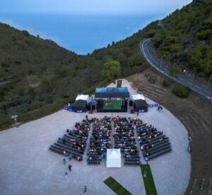 Stéphanie Pareja Instagram - Retour sur la  première édition des théâtrales d’Eze créé par @davidbrecourtofficiel et parrainé par Francis Huster.🌠✨🌠✨🌠✨🌠✨🌠✨🌠
Un grand merci pour l’invitation🩵
.
@stephanecherki 
@pascale_rivolta 
@celine_zambon 
@karen.sori06 
@brunosalomoneofficiel 
@naguiiiiiii 
@le_mensuel_magazine 
@eze_tourisme
@bbostudio 📸