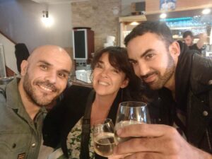Stéphanie Pareja Instagram - Festival d’aubagne et d’amitié! 😅
En Mai, fais ce qu’il te plait avec tes pieds si c’est ton souhait. 😁

❣️bonheur, douceur  pour vous, pour nous tous en ce 1er Mai.🤗🍵
.
@jolatzko