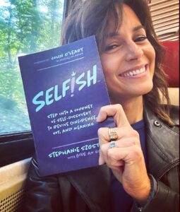 Actress Stephanie Szostak HD Instagram Photos and Wallpapers June 2024