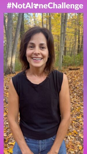 Stephanie Szostak Instagram - 🌟The #NotAloneChallenge is raising awareness and funds to make mental health resources available to those in need 💚 No one should have to struggle in silence. 

As part of the challenge, I’m donating a Virtual Workshop for my new book SELF!SH for you and five of your friends! 📚✨ And, I challenge my friends @LindsayCzarniak and @ChristinaMoses to help spread the word. 💪 Head over to notalonechallenge.org for valuable mental health resources and to bid on auction items. 🎁✨ Thank you for supporting @inspiringchildren, @notalonechallenge, and @jewel in their mission to make these vital resources available to those in need. ❤️ #inspiringchildren