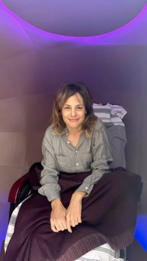 Stephanie Szostak Instagram - Did the egg on Wednesday and still walking around with that face today. Pure relaxation and bliss 🤍🥚The egg creates a vibrational environment using sound frequencies, light frequencies and sacred geometry to awaken your body’s own natural healing potential. 

Highly recommend a visit to  @hummingbirdhealingcenter right on Main Street in Westport. The breath work there is also amazing.