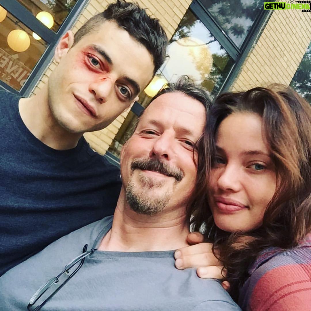 Stephanie Corneliussen Instagram - Hi Mike & Elli-bob 👋 @whoismrrobot #bts #mrrobot