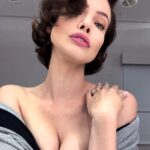 Stephanie Corneliussen Instagram - Indulging in a moment of trailer narcissism 🦚 #mua @toddmcintoshmakeup #hair @joyzapata2 #legionfx #marvel