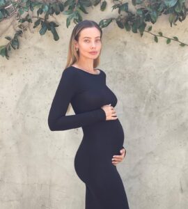 Stephanie Corneliussen Instagram - ♥️ We’re having a BABY ♥️⁣ ⁣ Ok perhaps the face doesn’t scream OVERJOYED 😂 but it was SERVING - ⁣ And I really AM overjoyed to share with you, that we are expecting a new addition to the family, later this year! 🥰⁣ ⁣ A lot is going on, and being pregnant in a pandemic has certainly posed its own unique set of challenges, so I hope you will all understand, that my online presence may present itself a little sporadic over the coming months. 🙏 ⁣ ⁣ Much love to you all, from US 😍