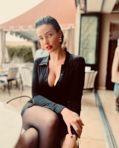 Stephanie Corneliussen Instagram - mommy’s night out 🤪 ⁣ photo cred @golnessafarmanara