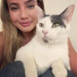 Stephanie Corneliussen Instagram - Happy mom moment. ⭐️ ⁣ Sebastian was placed on a diet by his vet earlier this year, and today he weighed in at his.. well MAX (— hey progress over perfection) target weight, and he seems very proud of his new svelte figure, prancing around the living room, knocking shit over, obviously in need of attention and compliments, so allow me to show him off too 😂🐈 #ketokitty ⁣ Hope everyone is safe and sound 🙏🏼♥️