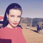 Stephanie Corneliussen Instagram - rare sighting of a vampire in the sun 🦇