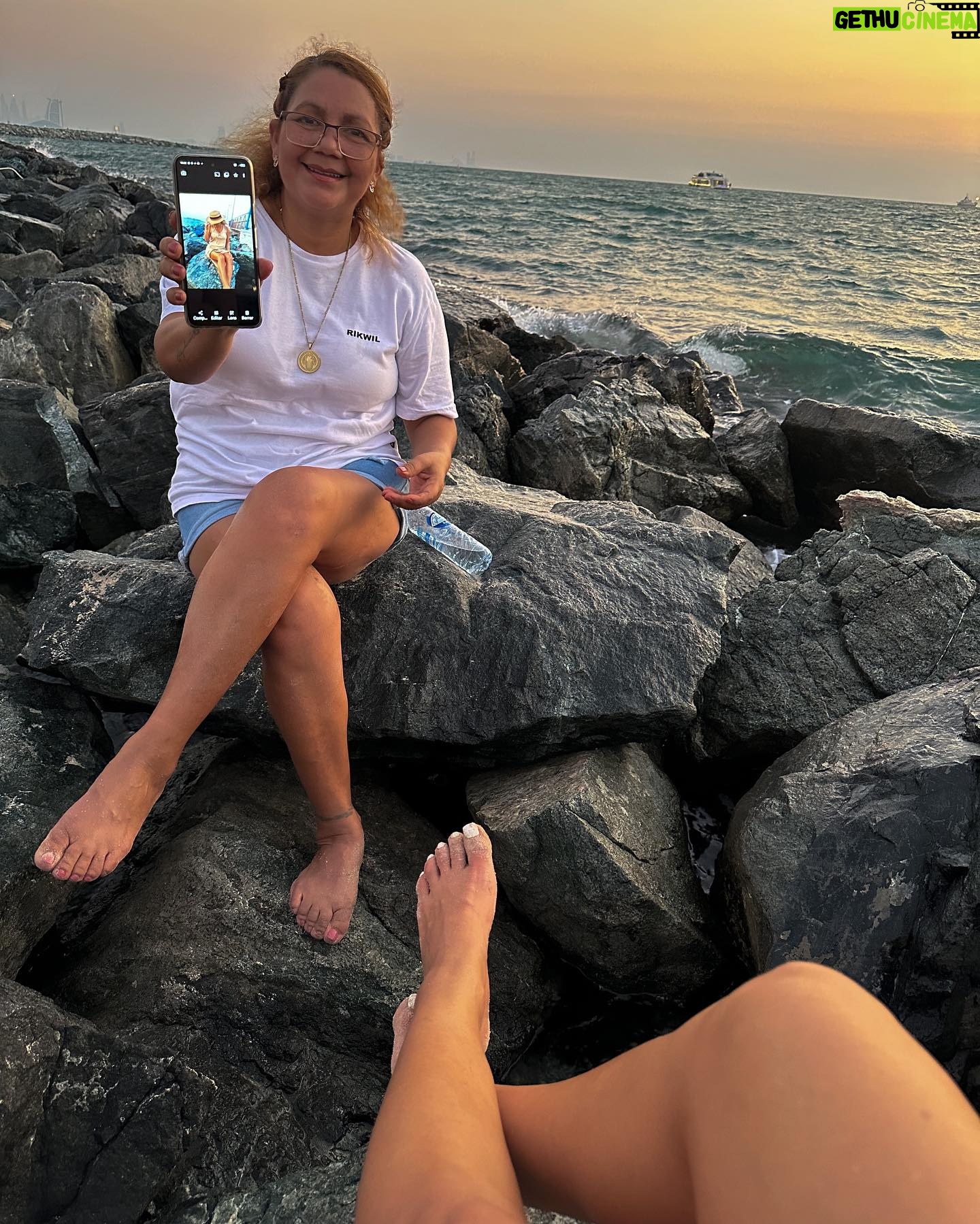 Stephanie Herela Instagram - En los pequeños momentos 🐿️ en la simplicidad, 🤎es donde encontramos la felicidad 🦦el saber apreciar es la clave hoy doy gracias por tu vida madre @maria_renee_limpias_ 👑