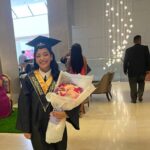 Stephanie Herela Instagram - Empezaré este post con la definición correcta de sentirse orgullosa: es un sentimiento de satisfacción hacia alguien cercano, en este día mi orgullo sos vos @camila.limpias hermana verte desfilar con nuestra amada mamá @maria_renee_limpias_ me llena el corazón de alegría siento que el corazón no me cabe en el pecho, por razones que van más allá de mi control lamentablemente no pude estar allí presente, desde la distancia lo celebre con uds eso si ❤️ Felicidades hermana por haber culminado con éxito tus estudios escolares, ￼sabes? Cuando eras pequeña yo pude ver la mujer poderosa, altamente intuitiva, de corazón bondadoso, llena de cualidades en la que estás rumbo a convertirte, pronto en unos años serás una pilota 👩‍✈️ y volarás alto en sentido figurado y literal, habrán tropiezos y dificultades en el camino y ahí estaremos nosotros tu familia para ayudarte y levantarte, recuerda que caer esta permitido pero levantarse es obligatorio hermana, persigue tus sueños y metas con persistencia y lograrás todo lo que te propongas, que nadie te haga dudar de tu capacidad, sabes que si alguna ves tenes dudas estaré aquí para recordarte la mujer maravillosa y capaz que sos, puede que ahora por tu corta edad no lo tengas muy claro pero me comprometo como hermana mayor a estar ahí para recordarte que VOS PODES hacerlo así como lo hiciste hoy, te graduaste ! Felicidades nuevamente que Dios te regale sabiduría que siempre guíe tu camino, recuerda que EL es el MAX (sin el nada es posible) que papa Dios siempre te proteja de todo mal y que te guíe por el buen camino, el camino de la abundancia, el camino al éxito TE AMO DIOS TE BENDIGA , las palabras me quedan cortas para expresarte cuán feliz y orgullosa soy de llamarte hermana 💕 FELICIDADES mi graduada 👩‍🎓 bravo 👏🏻 sigue adelante ! PD gracias por tu agradecimiento en tu acto de graduación en el video, me tocó el corazón ♥️ te amo te amo te amo te amo!