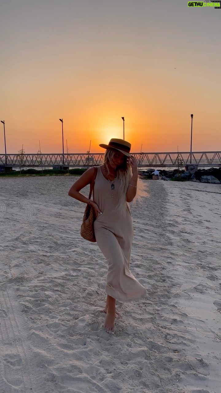 Stephanie Herela Instagram - It’s the simple things 🤎 Feeling so grateful for what I have, my beautiful family, my friends, all the lessons and the growing 🤎 I stopped thinking of what I don't have and learned to focus on the little but important things in life 🪷 I thank God, I thank the universe, and a special thank to myself for evolving and learning with a positive vibe