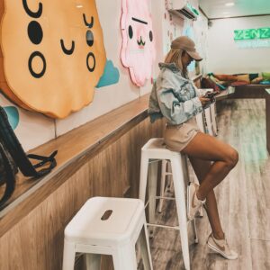 Stephanie Herela Instagram - Somos de quien nos dedica tiempo ⏱️ aún sabiendo que somos insoportables 🩶 
@nike #fan