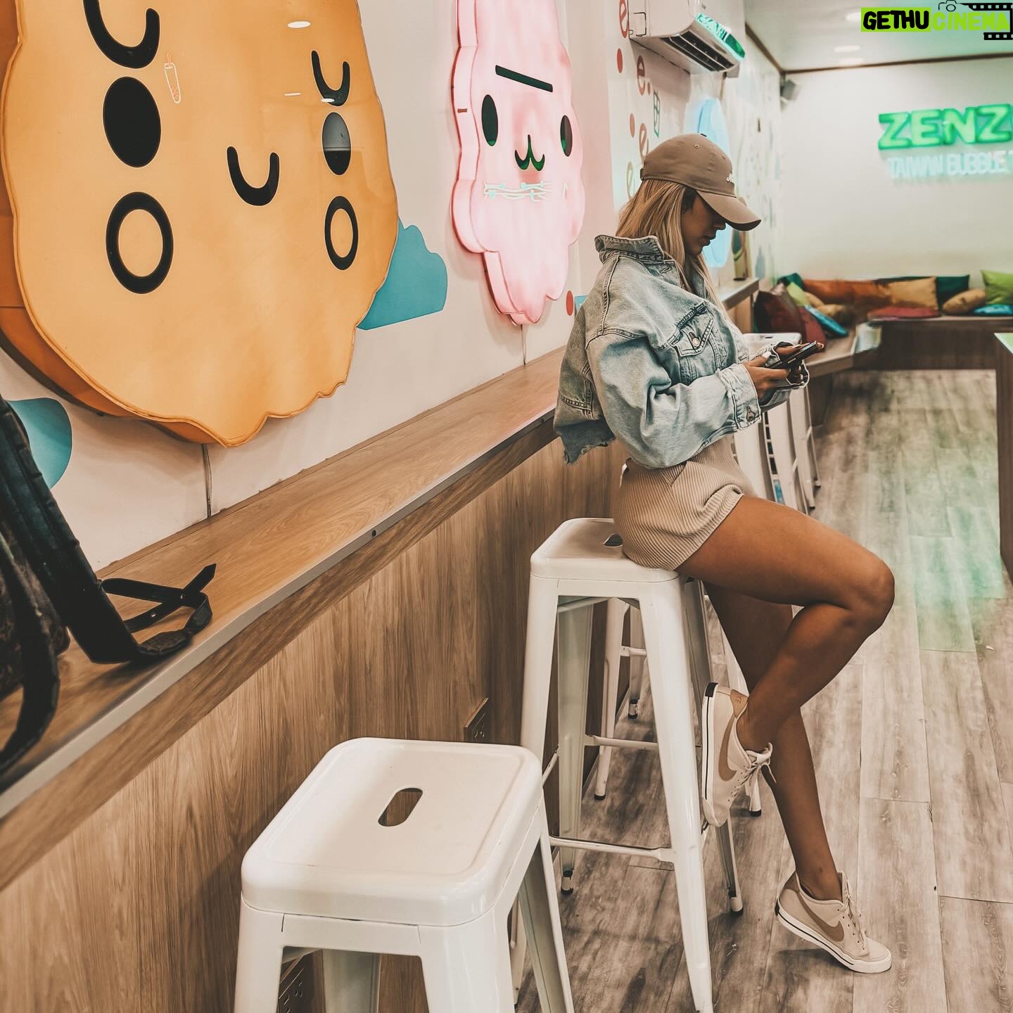 Stephanie Herela - 3 Likes - Somos de quien nos dedica tiempo ⏱️ aún sabiendo que somos insoportables 🩶
@nike #fan