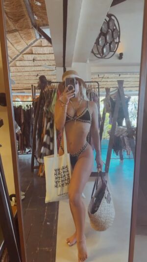 Stephanie Herela Instagram - Shopping in bikini 👙 💕 #reels #fyp #viral