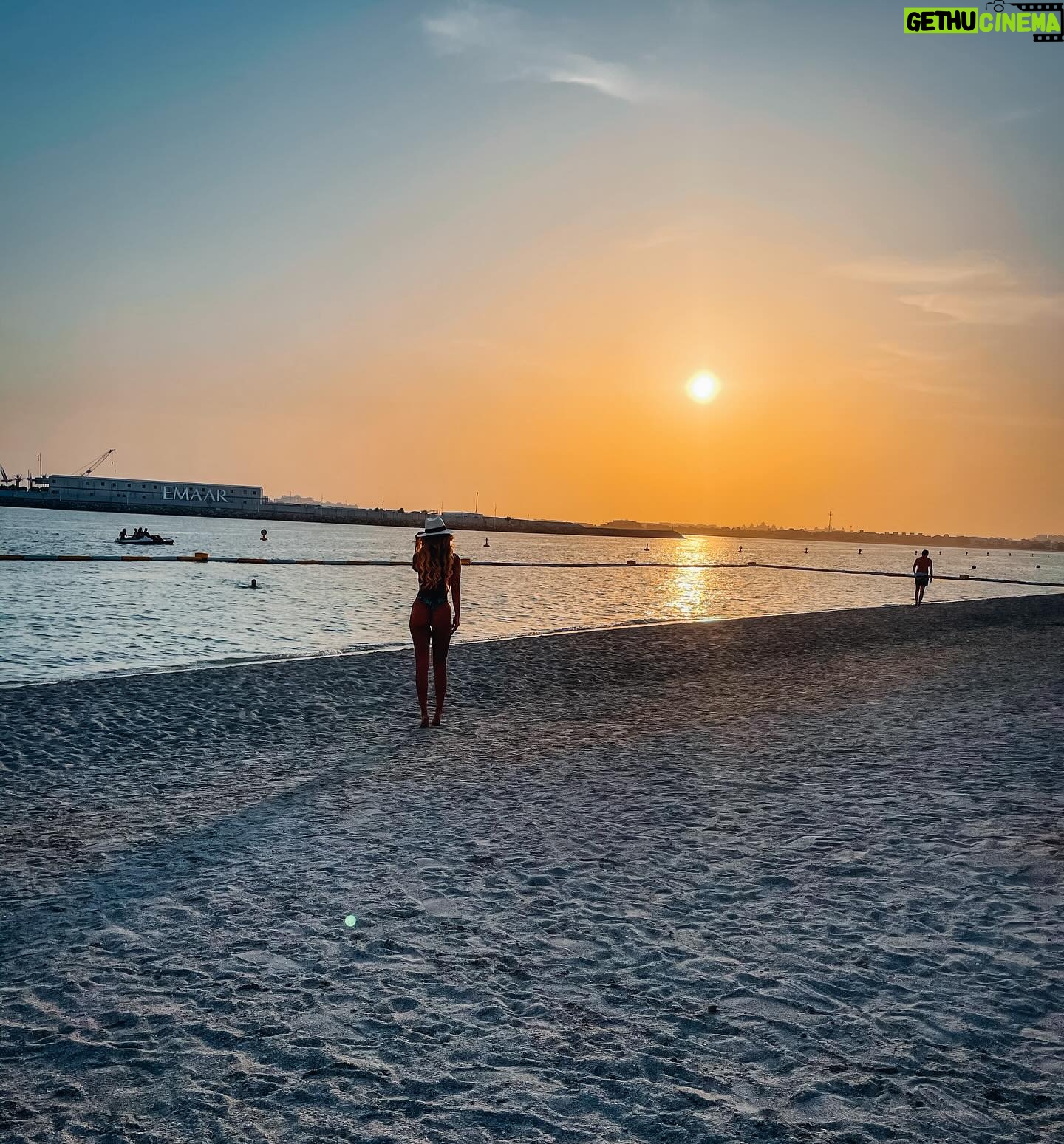 Stephanie Herela - 3 Likes - Do you prefer sunrises or sunsets 🌅?
Que prefieres amaneceres o atardeceres? 🌅