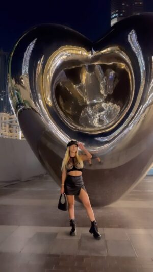 Stephanie Herela Instagram - ❤️ 

#travellingthroughtheworld #onlyfansmodel #latinagirl #latinaqueen #dubaimall #dubai