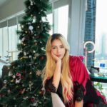Stephanie Herela Instagram - Wishing you all the best 🎄 May God Bless You 🕊️ Happy Holiday Beautiful People 🎁 ❤️ with love #stephanieherela Deseándote todo lo mejor y que Dios te bendiga ❤️ Felices Fiestas mi gente linda 🥰 con amor Stephanie Herela